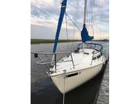 Catalina 27    SOLD Click to launch Larger Image