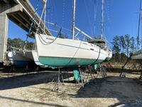 Beneteau Oceanis 311 Click to launch Larger Image