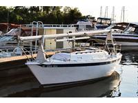 Ericson Yachts 27 Click to launch Larger Image