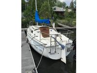 Catalina Catalina 25 Swing Keel Poptop Click to launch Larger Image