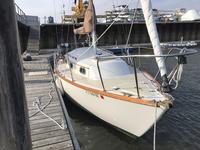 Cape Dory 25D Click to launch Larger Image