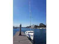 Hunter 23.5 Click to launch Larger Image